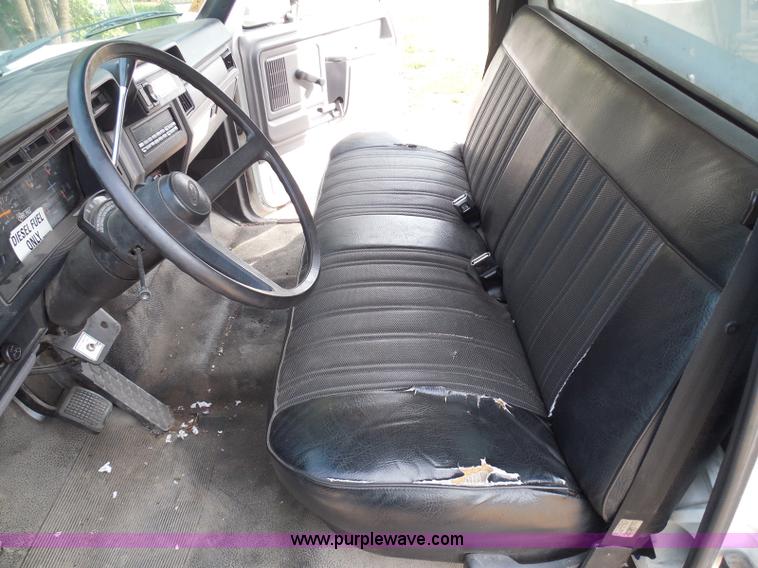 image for item I3424 1999 Ford F800 box truck