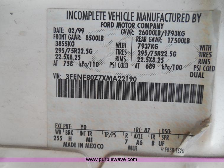 image for item I3424 1999 Ford F800 box truck