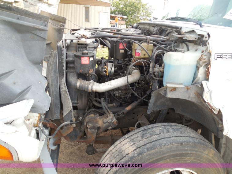 image for item I3424 1999 Ford F800 box truck