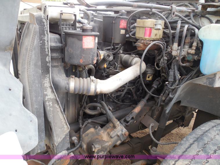 image for item I3424 1999 Ford F800 box truck