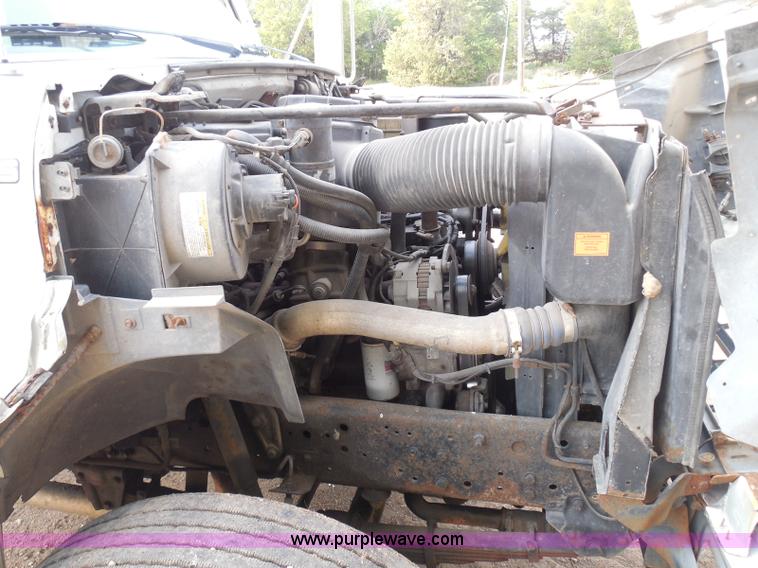 image for item I3424 1999 Ford F800 box truck