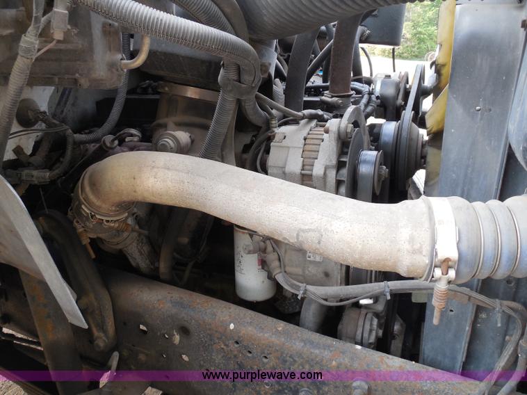 image for item I3424 1999 Ford F800 box truck