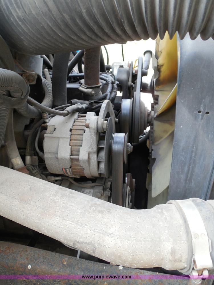 image for item I3424 1999 Ford F800 box truck