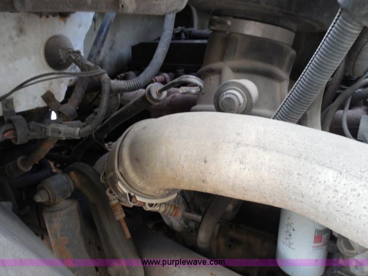 image for item I3424 1999 Ford F800 box truck