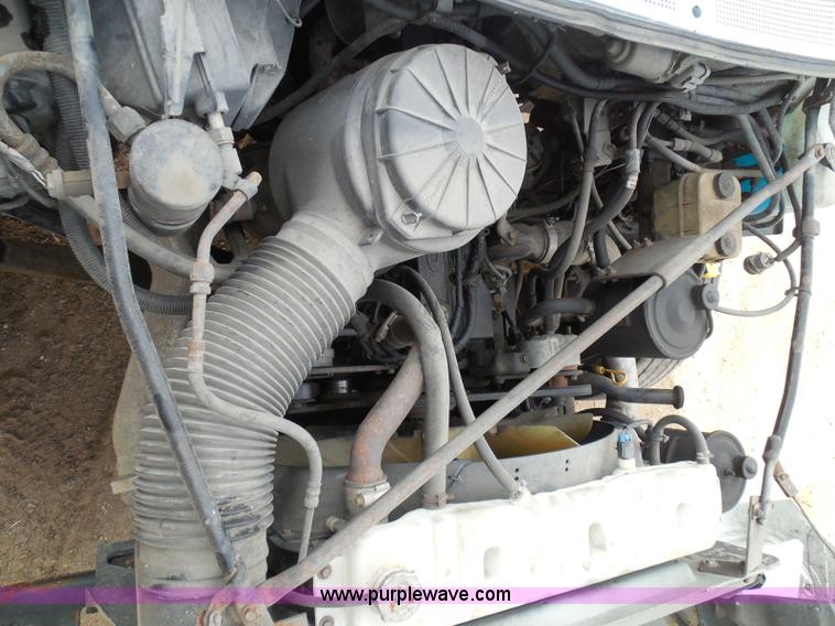 image for item I3424 1999 Ford F800 box truck