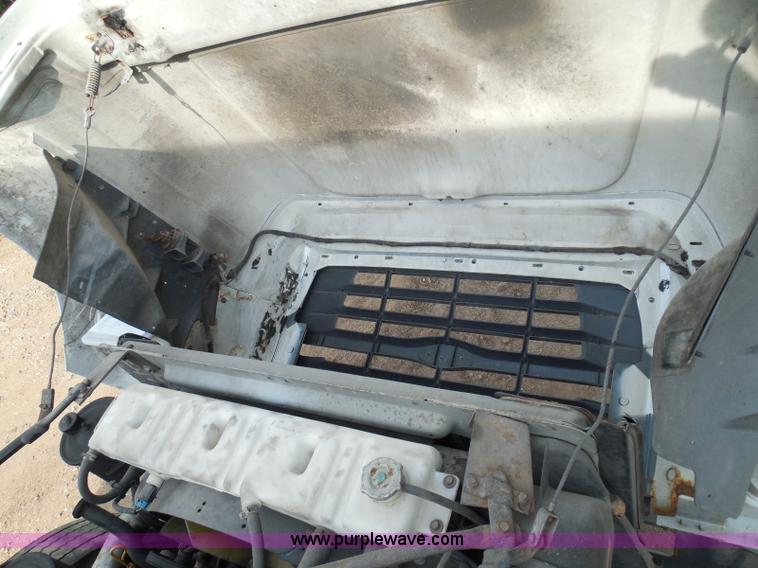 image for item I3424 1999 Ford F800 box truck