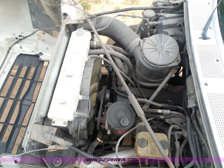 image for item I3424 1999 Ford F800 box truck