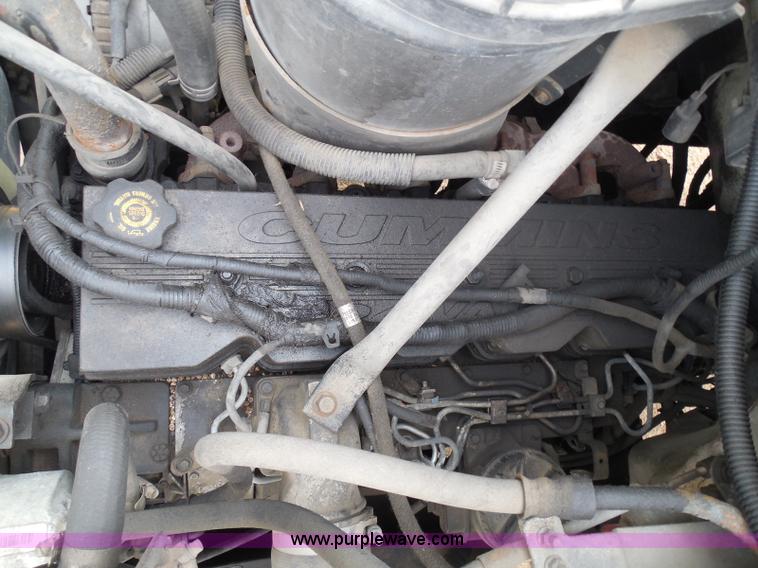 image for item I3424 1999 Ford F800 box truck