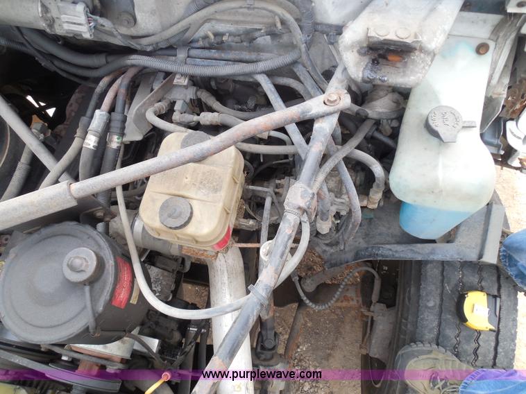 image for item I3424 1999 Ford F800 box truck