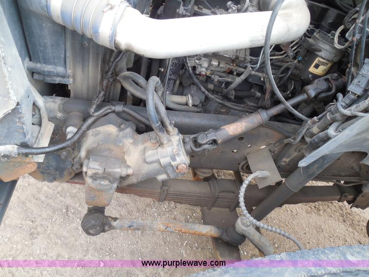 image for item I3424 1999 Ford F800 box truck