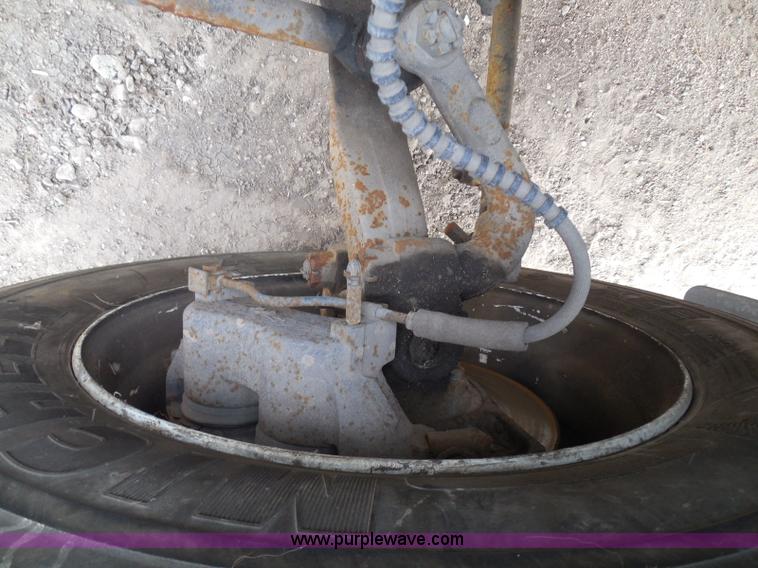 image for item I3424 1999 Ford F800 box truck