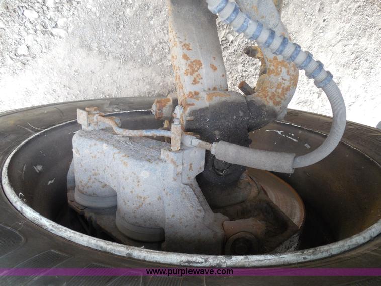 image for item I3424 1999 Ford F800 box truck