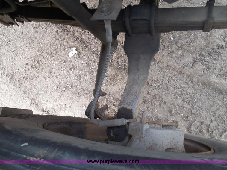 image for item I3424 1999 Ford F800 box truck