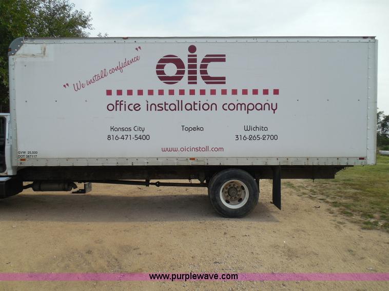 image for item I3424 1999 Ford F800 box truck