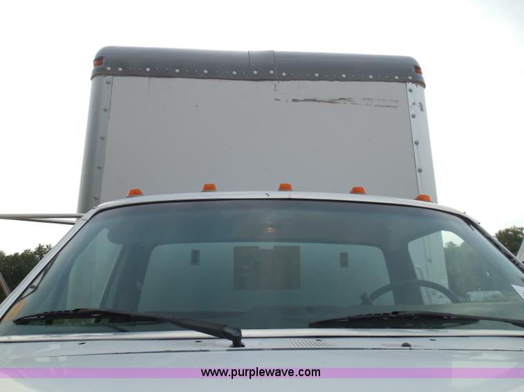 image for item I3424 1999 Ford F800 box truck