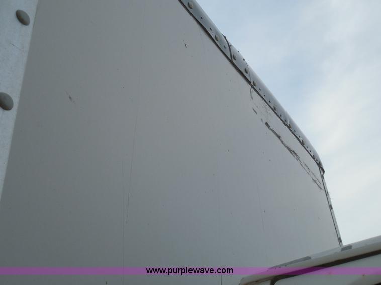 image for item I3424 1999 Ford F800 box truck