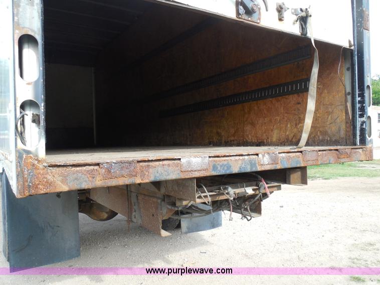 image for item I3424 1999 Ford F800 box truck