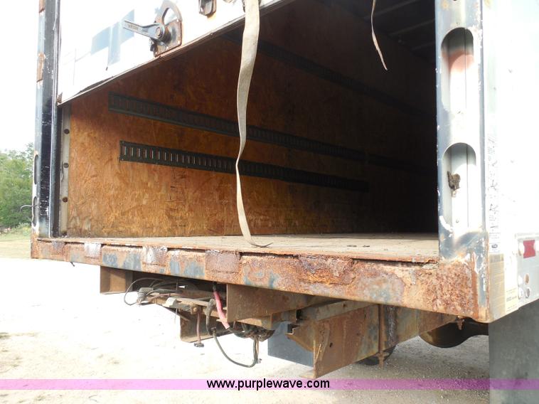 image for item I3424 1999 Ford F800 box truck