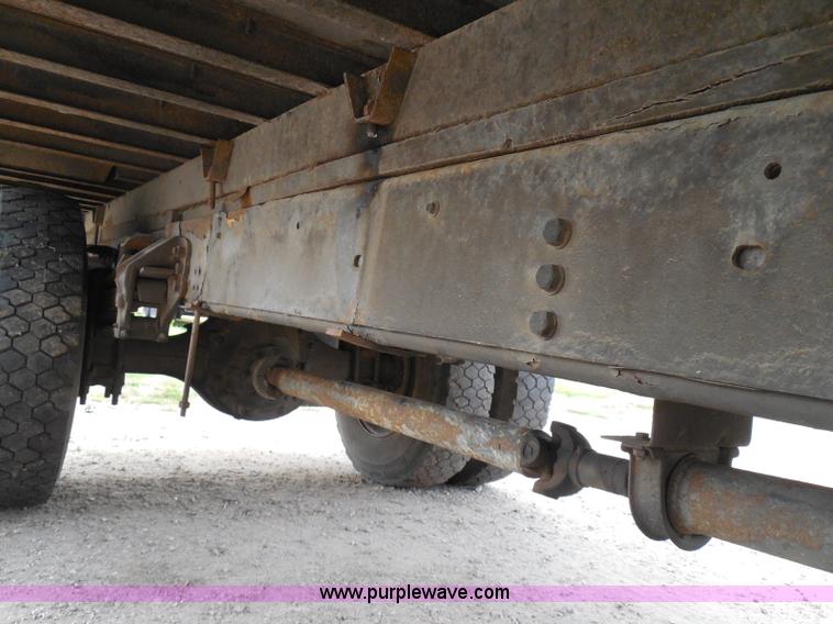 image for item I3424 1999 Ford F800 box truck