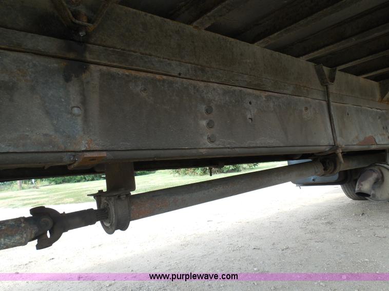 image for item I3424 1999 Ford F800 box truck