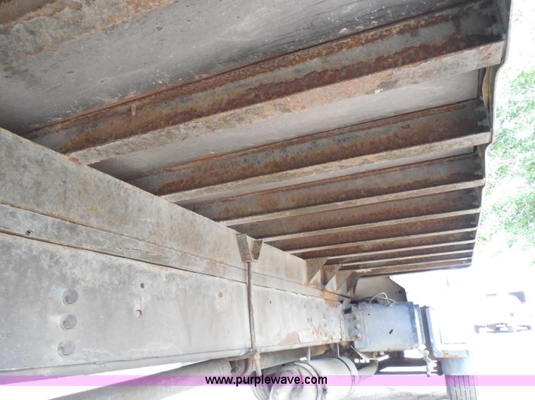 image for item I3424 1999 Ford F800 box truck