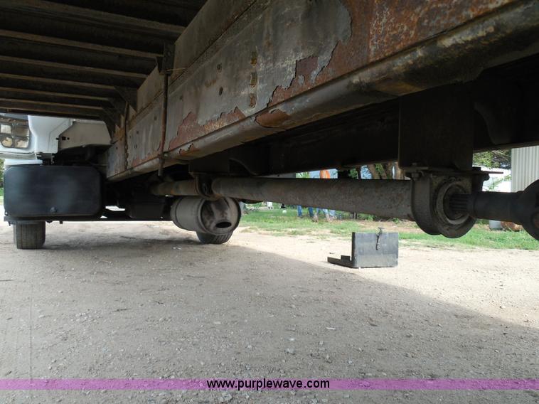 image for item I3424 1999 Ford F800 box truck