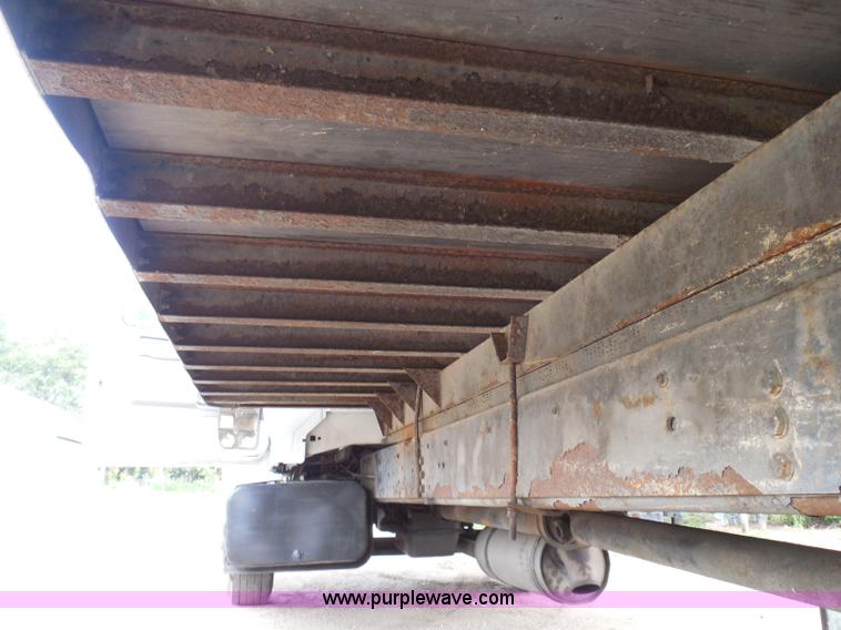 image for item I3424 1999 Ford F800 box truck