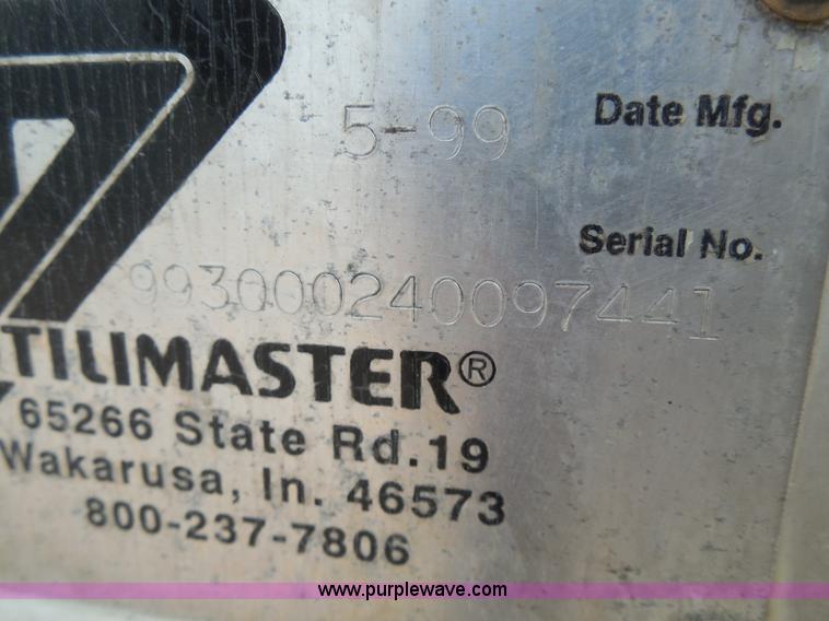 image for item I3424 1999 Ford F800 box truck