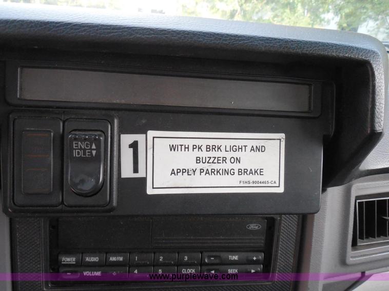 image for item I3424 1999 Ford F800 box truck