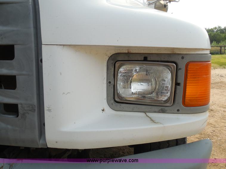 image for item I3424 1999 Ford F800 box truck