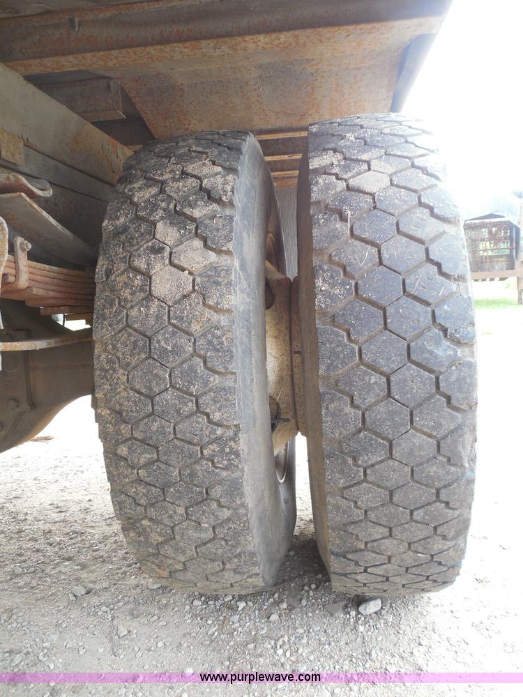 image for item I3424 1999 Ford F800 box truck