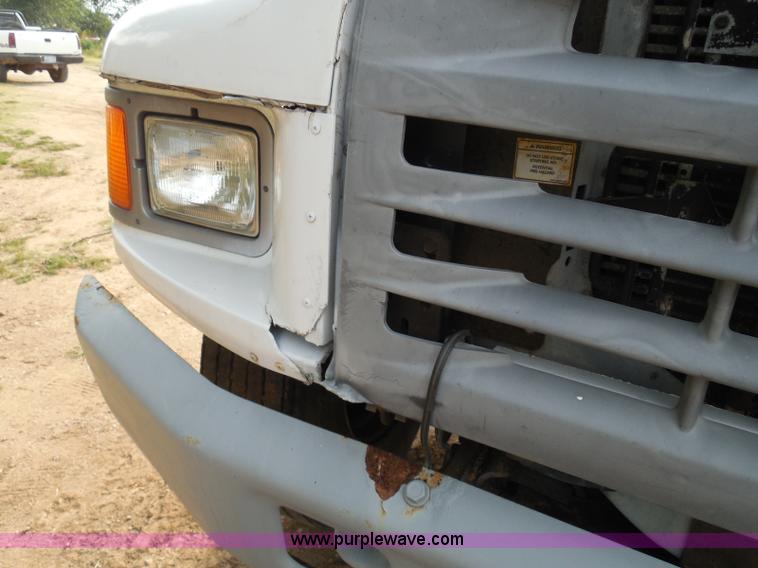 image for item I3424 1999 Ford F800 box truck