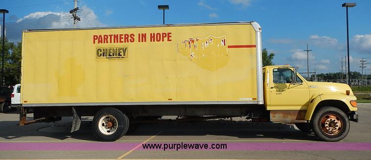 image for item I3526 1998 Ford F700 box truck