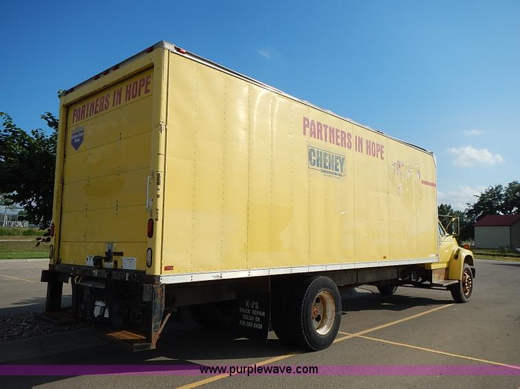 image for item I3526 1998 Ford F700 box truck