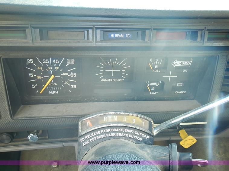 image for item I3526 1998 Ford F700 box truck