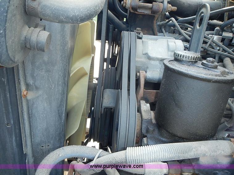 image for item I3526 1998 Ford F700 box truck