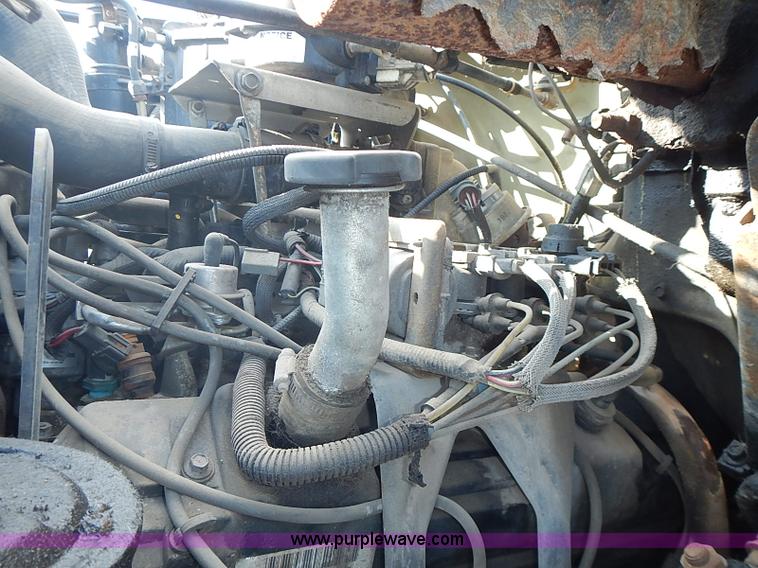 image for item I3526 1998 Ford F700 box truck