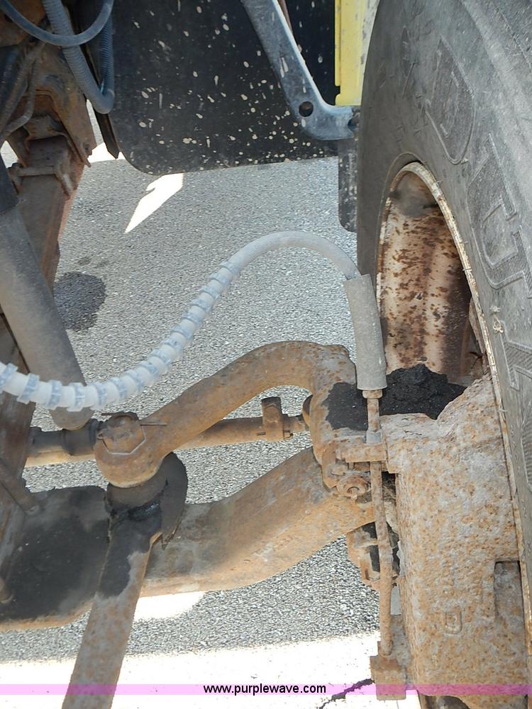 image for item I3526 1998 Ford F700 box truck