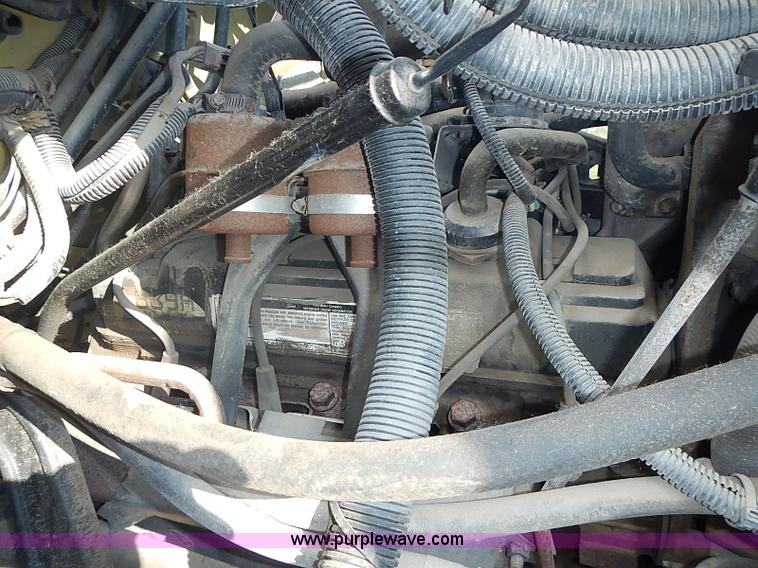 image for item I3526 1998 Ford F700 box truck