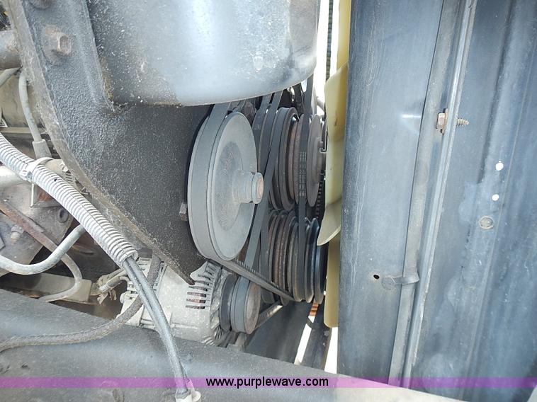 image for item I3526 1998 Ford F700 box truck