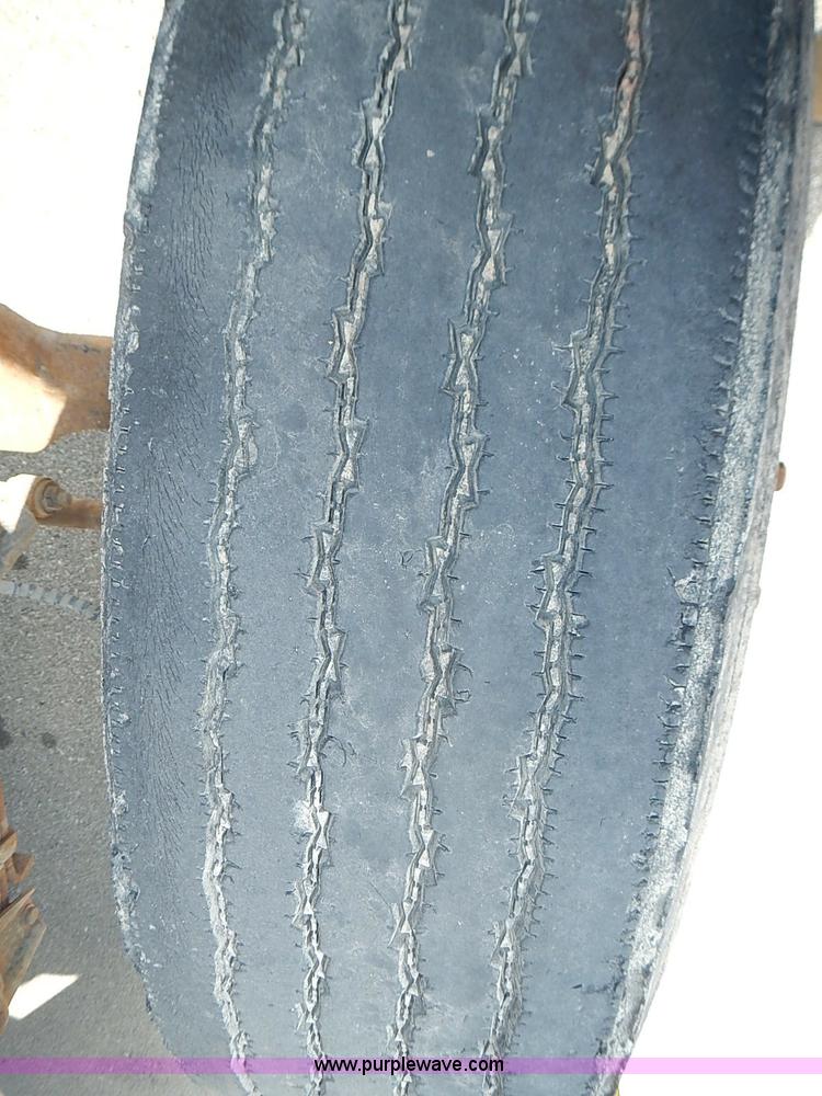 image for item I3526 1998 Ford F700 box truck