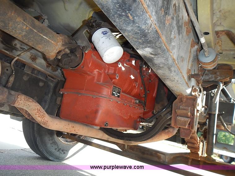 image for item I3526 1998 Ford F700 box truck