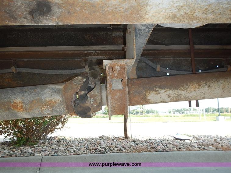 image for item I3526 1998 Ford F700 box truck