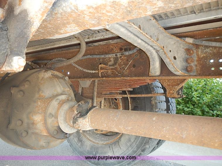 image for item I3526 1998 Ford F700 box truck