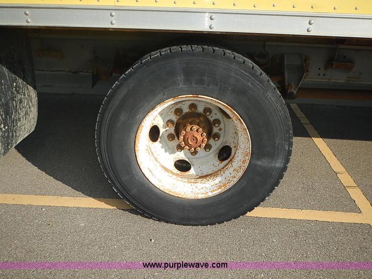 image for item I3526 1998 Ford F700 box truck