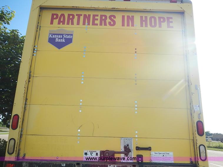 image for item I3526 1998 Ford F700 box truck