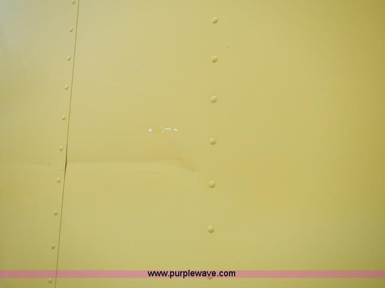 image for item I3526 1998 Ford F700 box truck