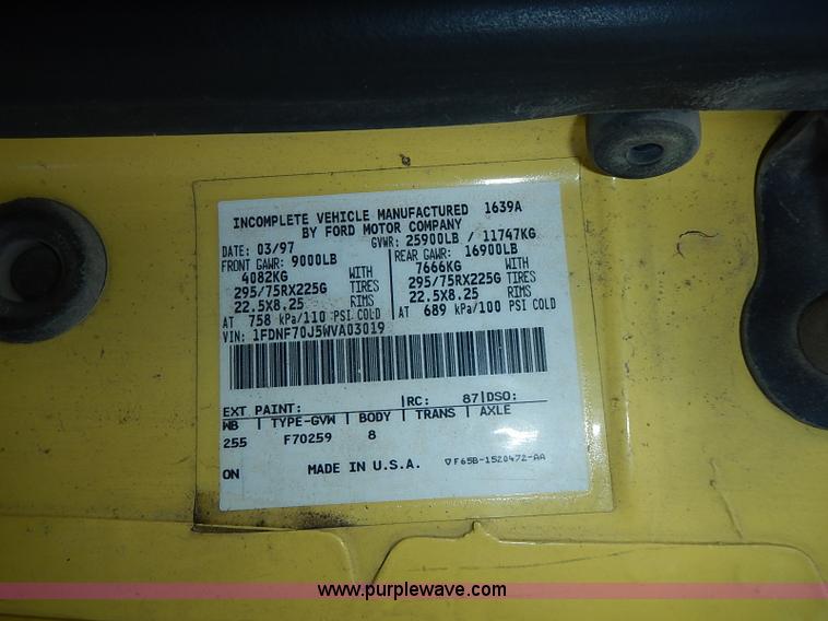 image for item I3526 1998 Ford F700 box truck