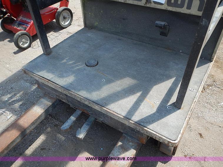 image for item I3532 Crown 30SP36TT electric forklift