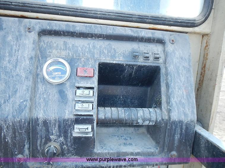 image for item I3532 Crown 30SP36TT electric forklift